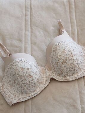 Victoria's Secret Nude Lace Bra